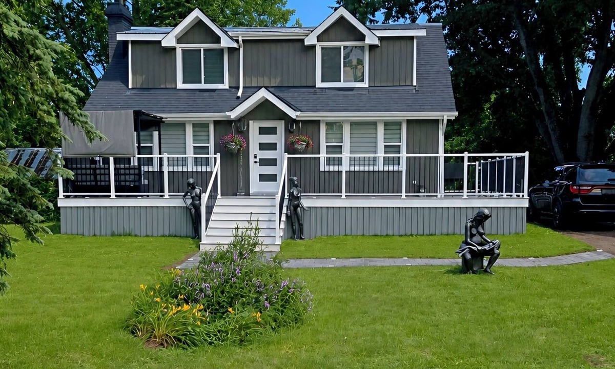 Greater Napanee House | Full house with access to Napanee River and private dock on same property.