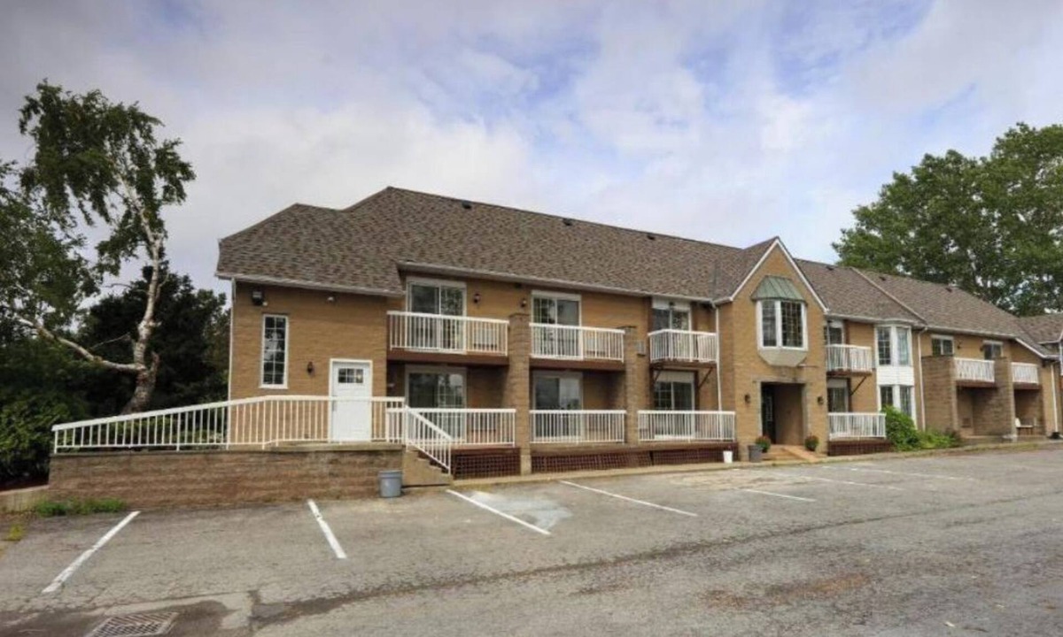 Niagara Falls Hotel | Fullerton Manor Inn