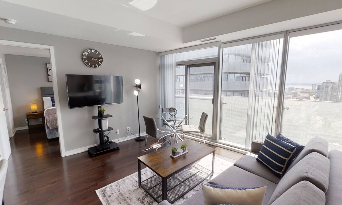 Toronto Entertainment District Apartment | Fully-Equipped 1+1-BR Condo in DT Toronto