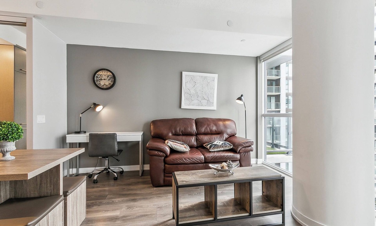 Downtown Toronto Apartment | Fully-Equipped 1-BR Condo in DT Toronto