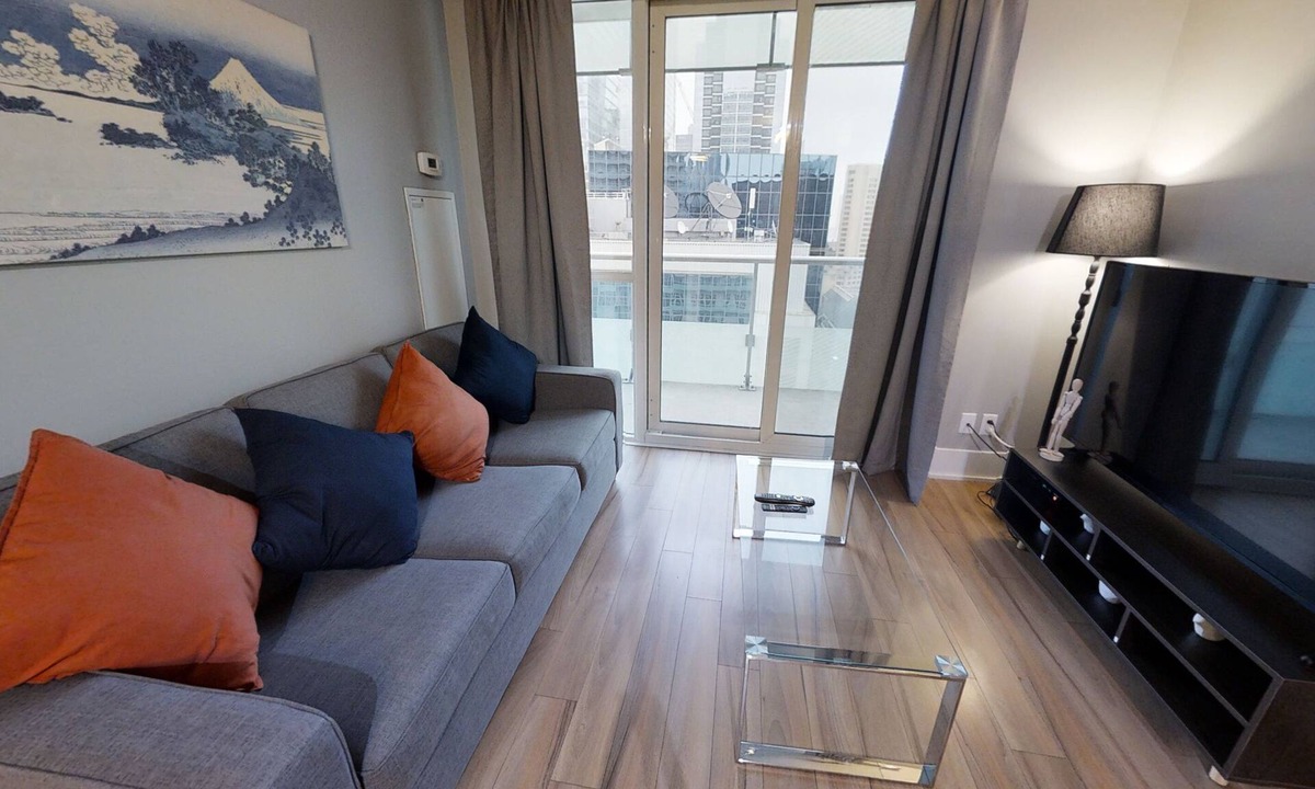Toronto Entertainment District Apartment | Fully Equipped 2-BR Condo in DT Toronto