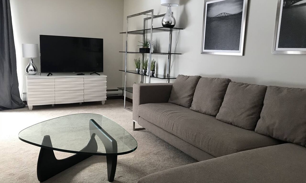 Saskatoon Apartment | Fully Renovated 2 Bed, 1 Bath Apartment near 8th Street