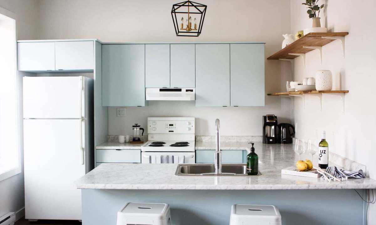Brandon Apartment | Fun and Colourful One Bedroom