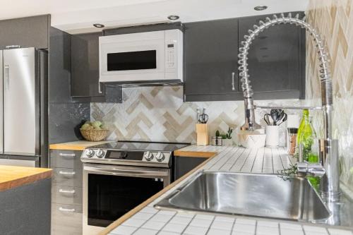 Nouveau-Rosemont Apartment | Furnished 2BR Rosemont Apt - Utilities Included