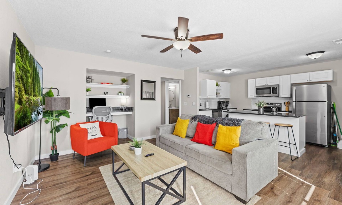 Lawrence Apartment | Game Day Ready 2BR w/Workspace + Wi-Fi + Parking