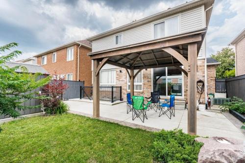 Mount Pleasant Apartment | Garden 2 BR Apt - Free Parking Wifi Laundry Workstation