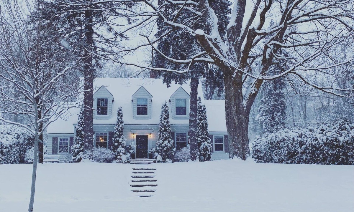 Barrie House | Gorgeous Cape Cod Home in historic North Barrie-lake views & 2 min walk to lake