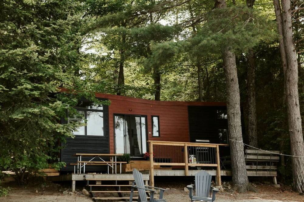 Laurentian Hills Cabin | Gorgeous Tiny House Nestled Amidst Trees and Fire Pit Provided in Petawawa, Ontario