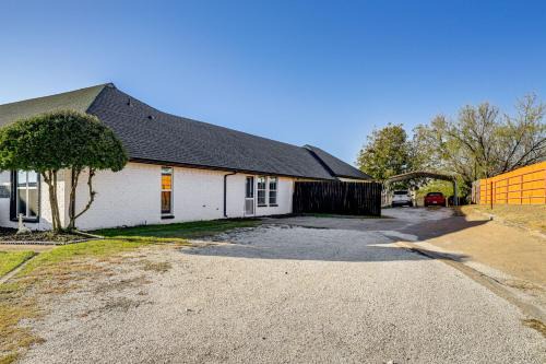Granbury Apartment | Granbury Studio - 10 Mins From Town + The Lake!