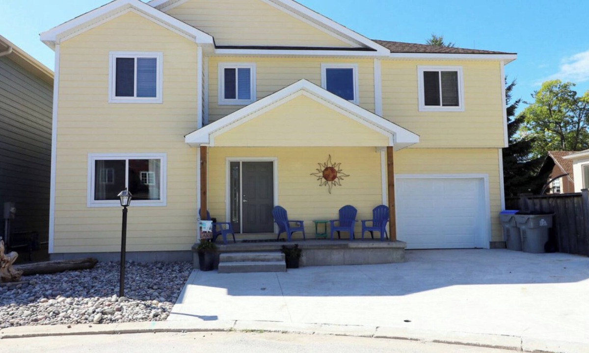 Grand Bend House | Grand Bend Beach Luxury Home: Cozy & Upscale