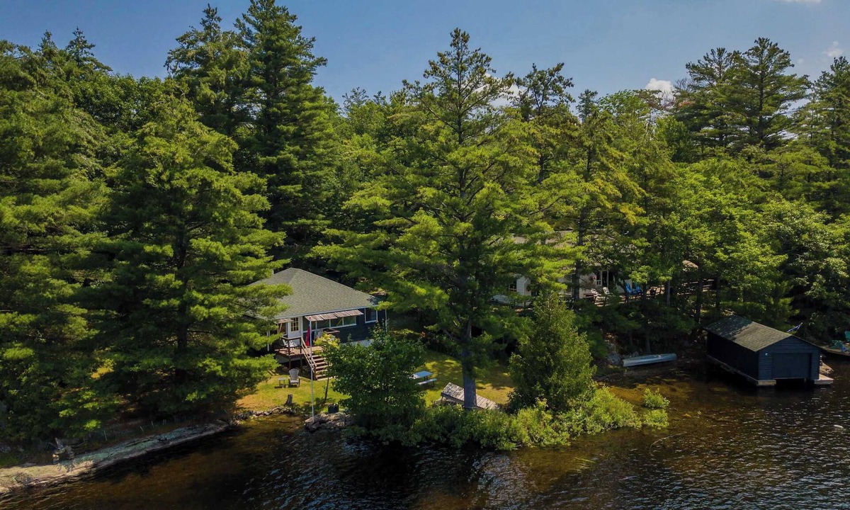 Gravenhurst House | Gravenhurst Lenelric Ontario