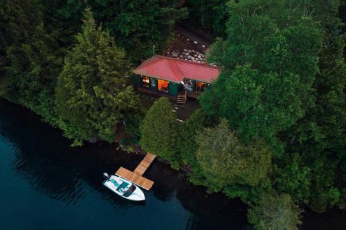 Scotia Ski Chalet | Grinmore Lakeside Hideaway with Panoramic View