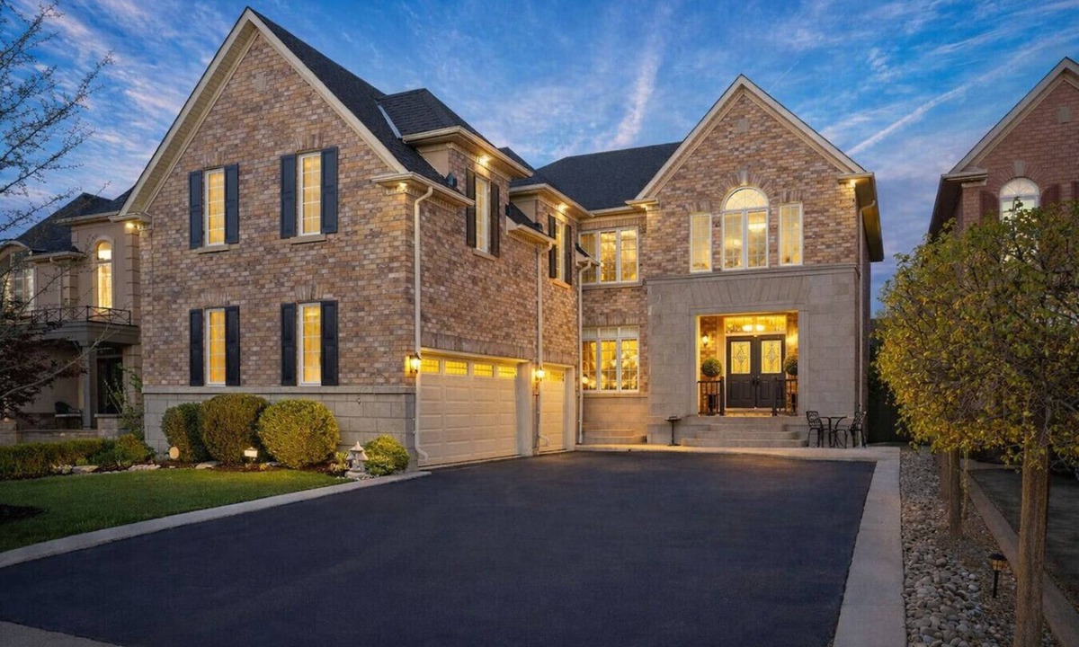 Brampton House | Guest House. Private. Above-Ground. Not a Basement