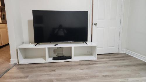 Brampton Apartment | Guest suite with great comfort