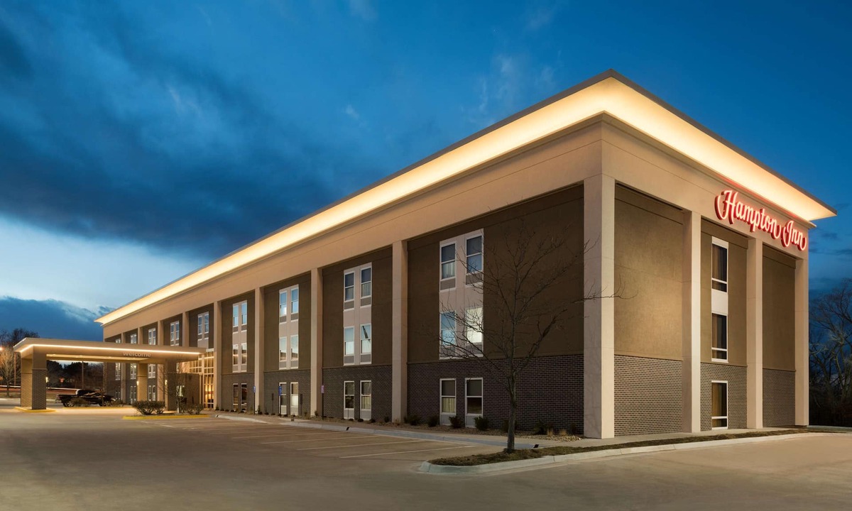 Deerfield Hotel | Hampton Inn Lawrence