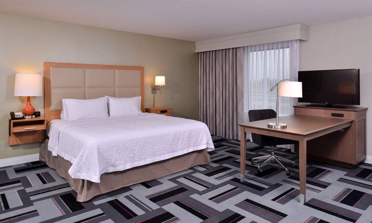 Ames Hotel | Hampton Inn & Suites Ames