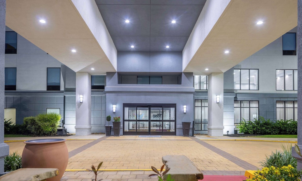 Brenham Hotel | Hampton Inn & Suites Brenham
