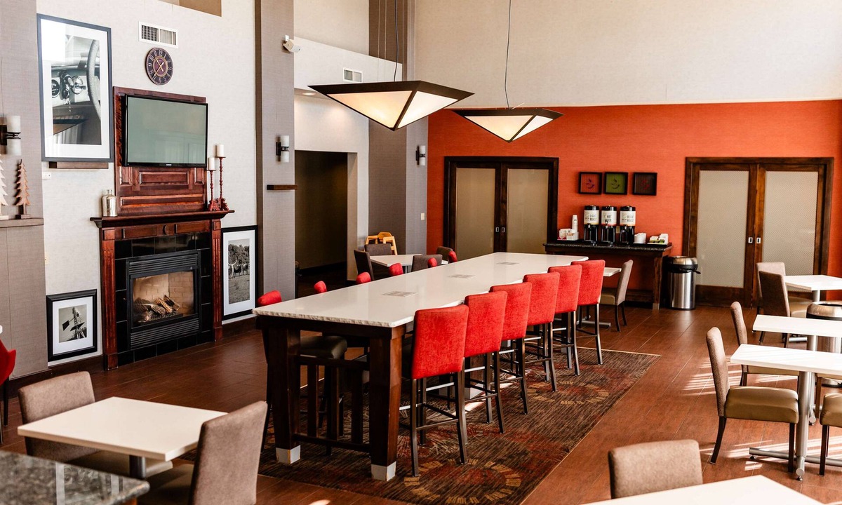 Scottsbluff Hotel | Hampton Inn & Suites Scottsbluff Conference Center