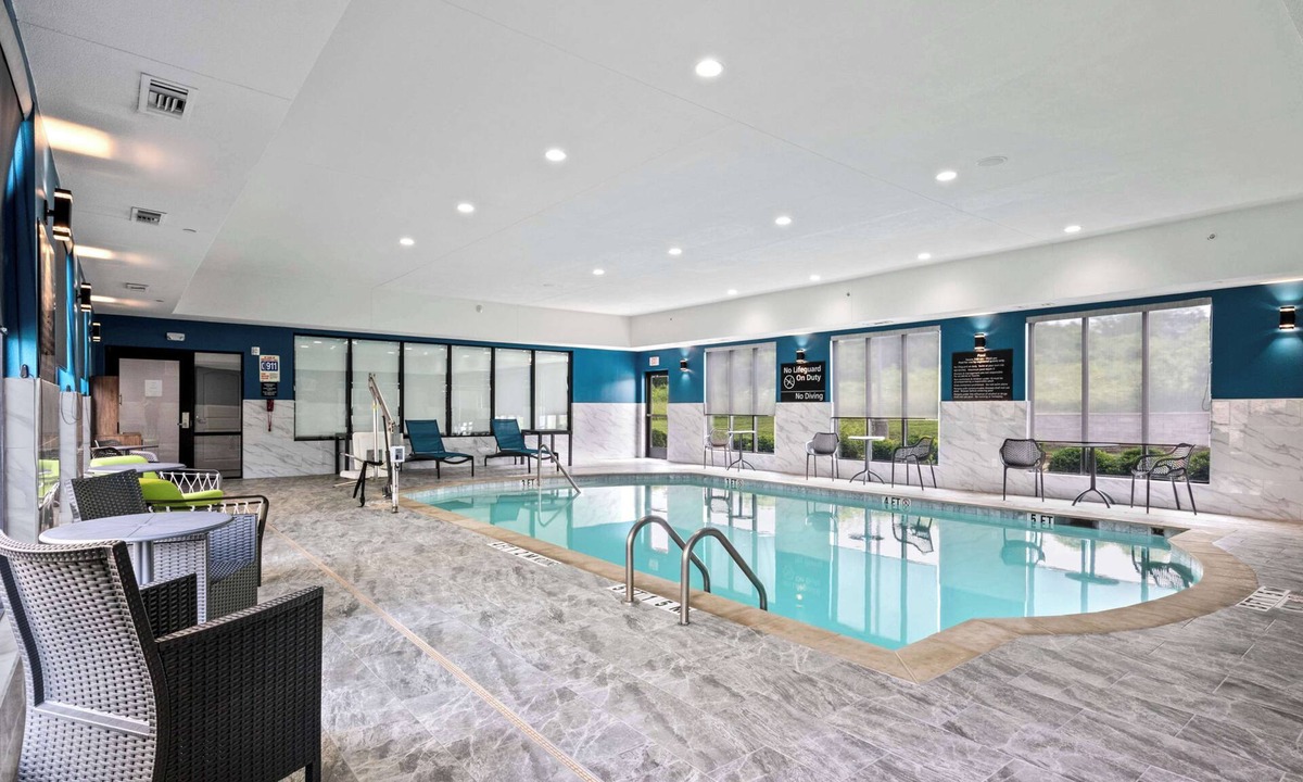 Mount Pleasant Hotel | Hampton Inn & Suites Mount Pleasant