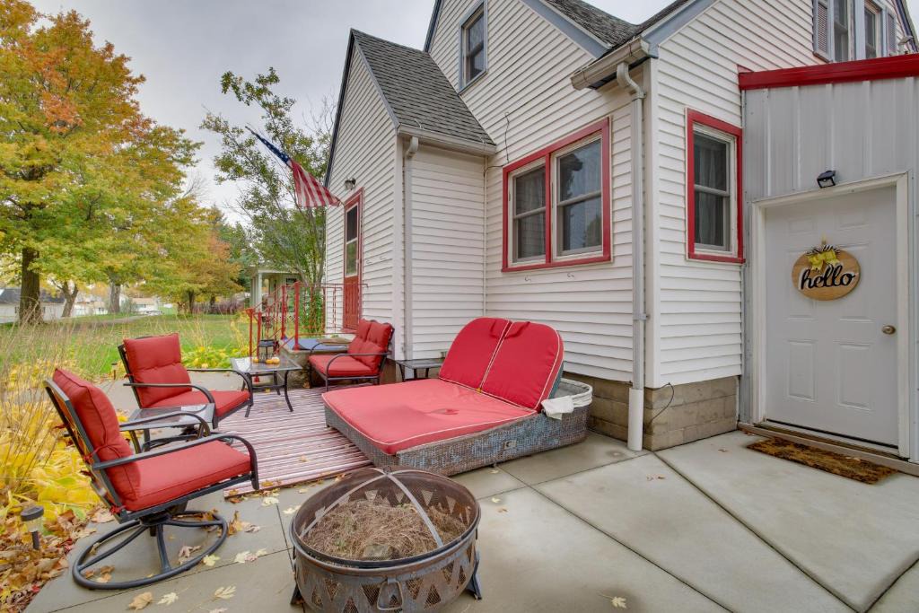 Harmony House | Harmony Home w/Fire Pit: 5 Mi to Niagara Cave!