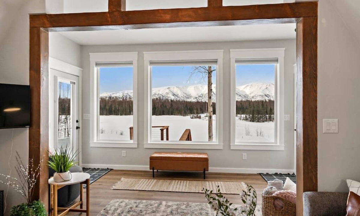 Wasilla Apartment | Hatcher Pass Lakeside Hideaway with Hot Tub!