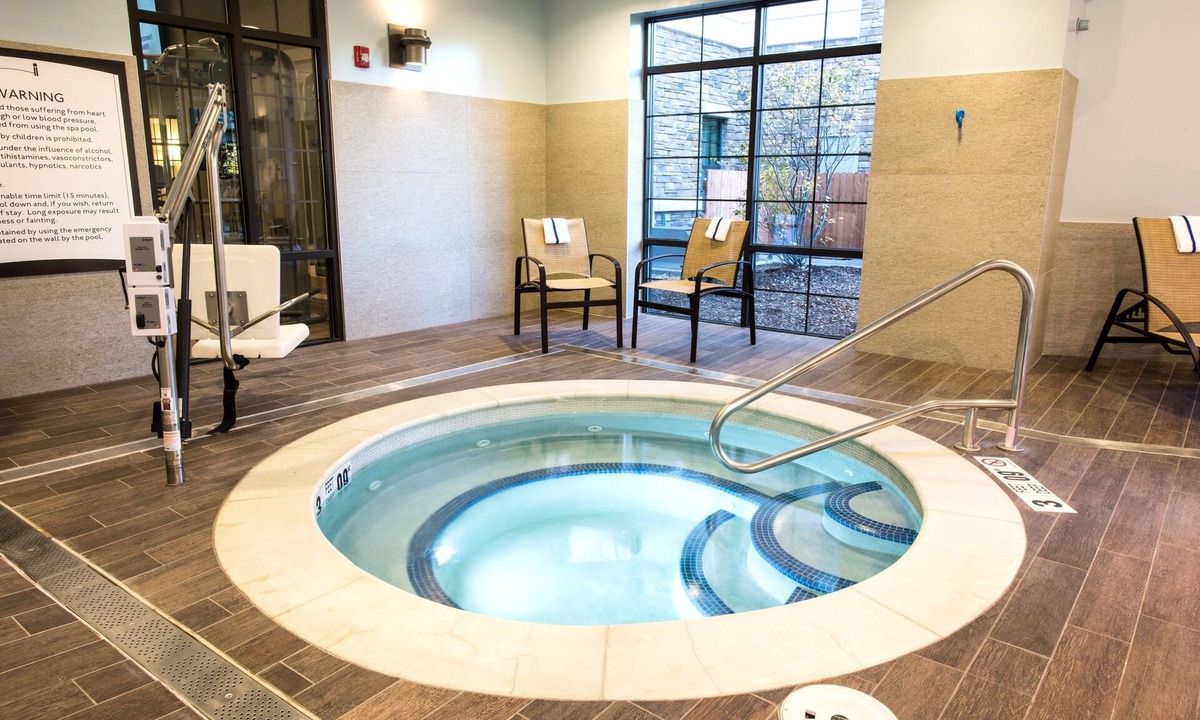 Newtonville Apartment | Hearing-Accessible King Suite w/Kitchen | Albany