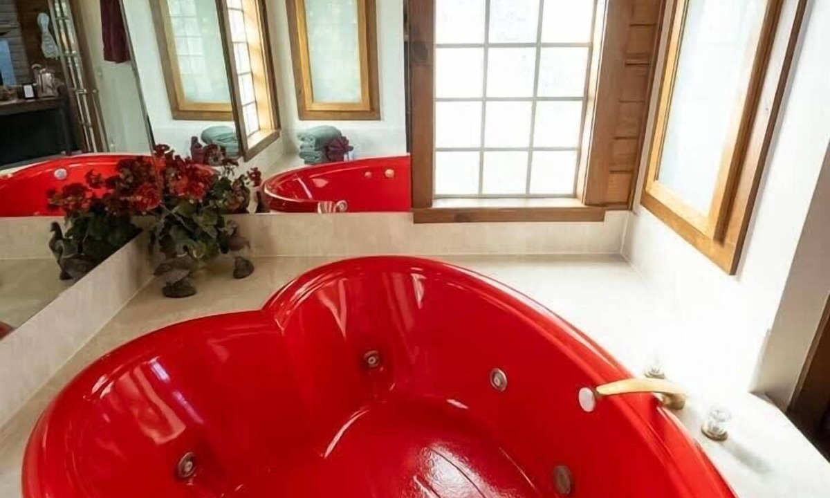 Eureka Springs Cabin | Heart Shaped Tub for Two, Cabin, Views for miles!