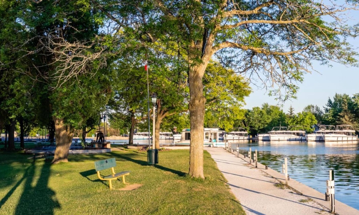 Smiths Falls Apartment | Heritage Rideau 1Br Apartment Free Parking