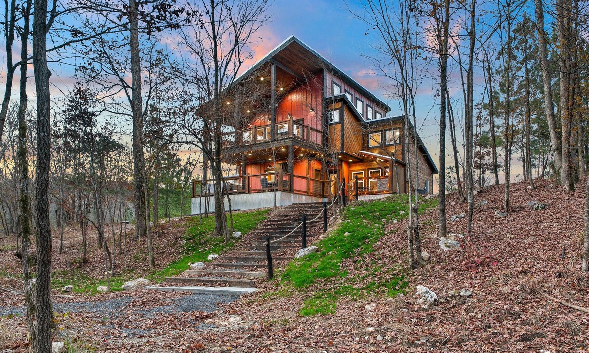 Golden Cabin | Hidden Creek Lodge - Brand New Creek View Cabin