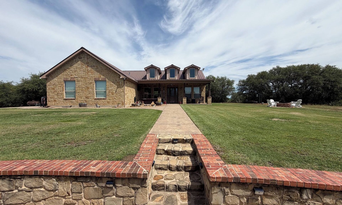 Burkett House | Hidden Gem: Private 3BR Retreat in Cross Plains