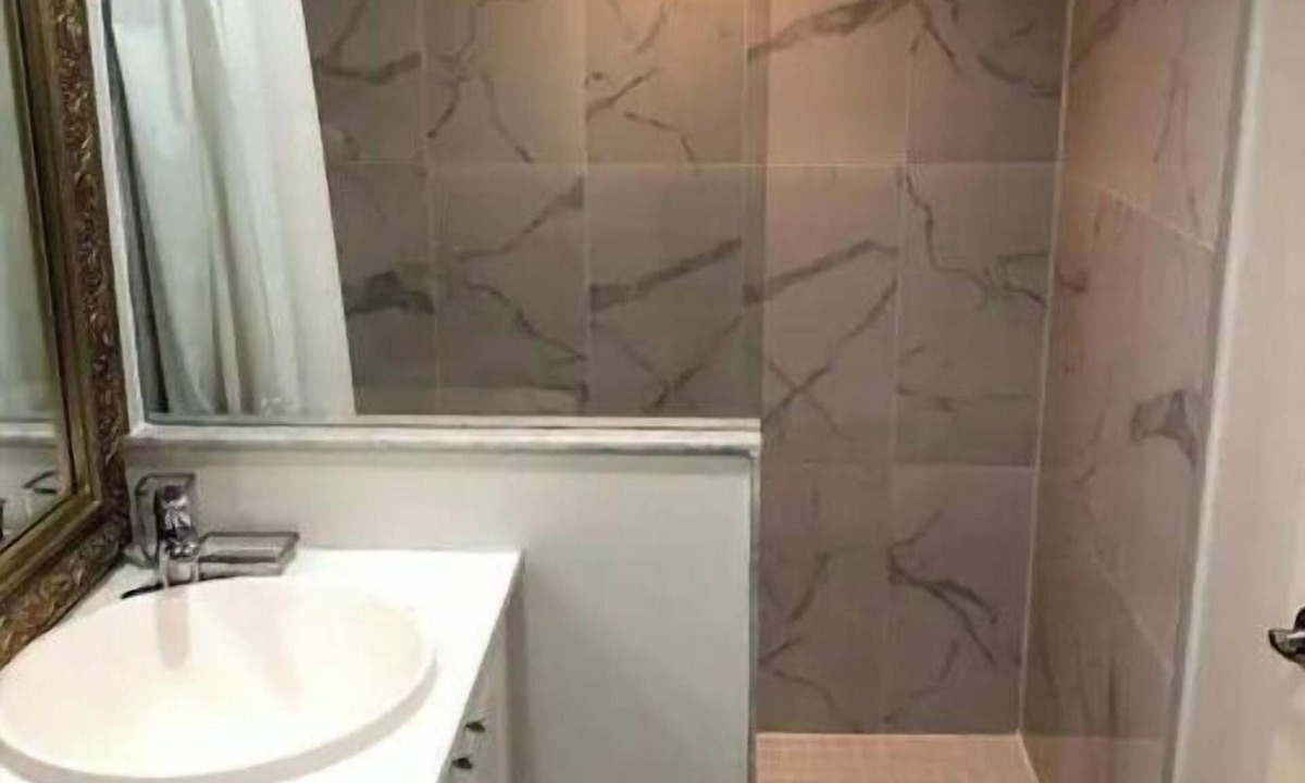 Central Waterfront Apartment | Hidden lakeview oasis downtown