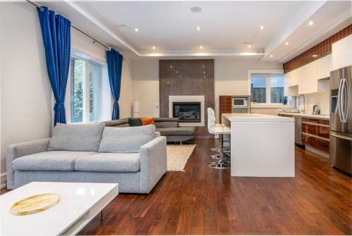 Willowdale Apartment | Hillcrest Modern House