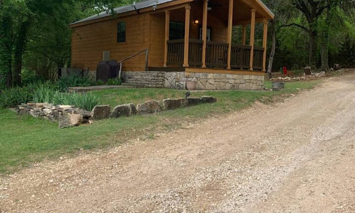 Rainbow Cabin | Hillside Cabin at Brazos House Retreat