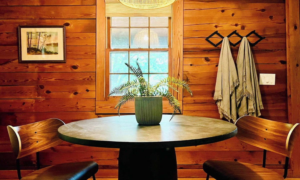 Eureka Springs Cabin | Hillside Cabin/Cozy Stylish Retreat Near Town