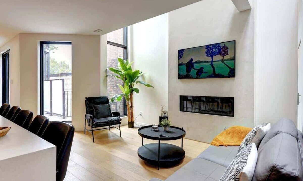 Plateau Mont Royal Apartment | Historic Charm Overlooking Parc Lafontaine!