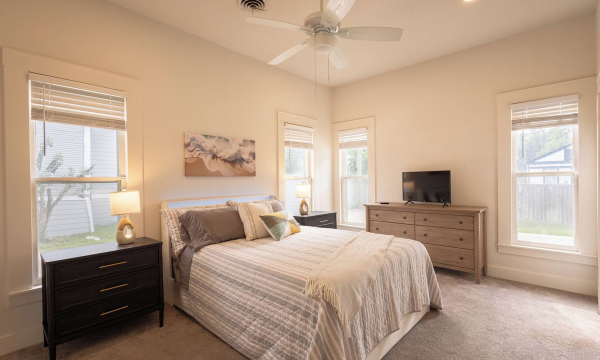 Temple House | Historic District Haven Collected & Comfortable