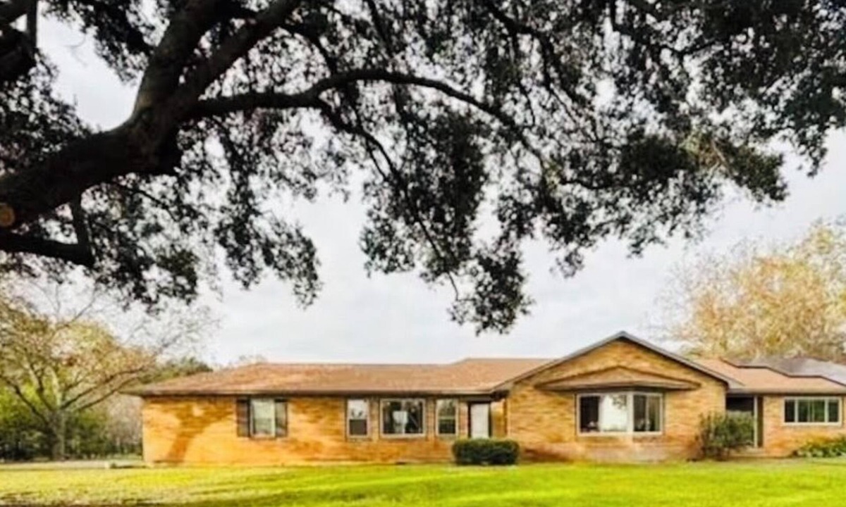 Columbus House | Historical Architecture with Contemporary Comforts of Home