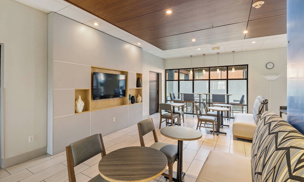 White Hall Hotel | Holiday Inn Express and Suites White Hall by IHG