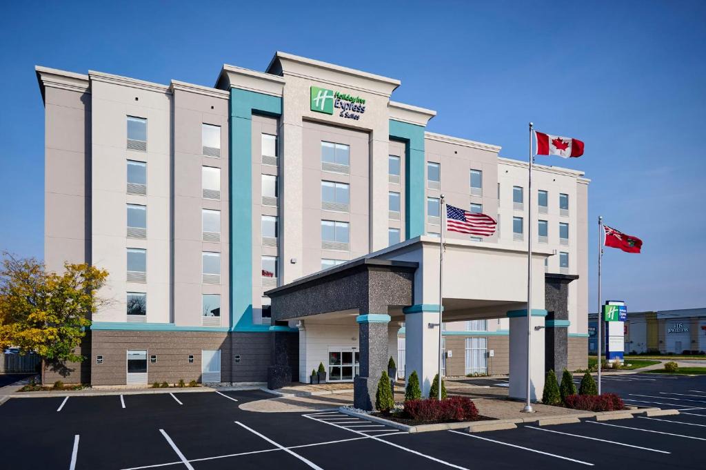 Rosemount Hotel | Holiday Inn Express & Suites Kitchener Southeast by IHG