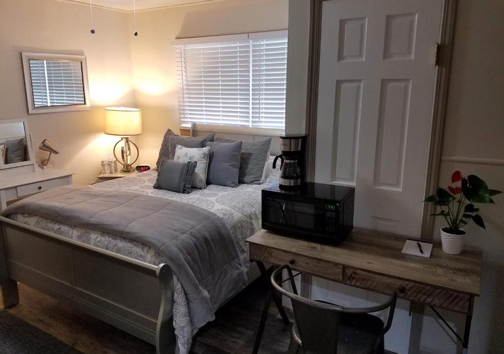 Idyle Hour Acres House | Home Away From Home