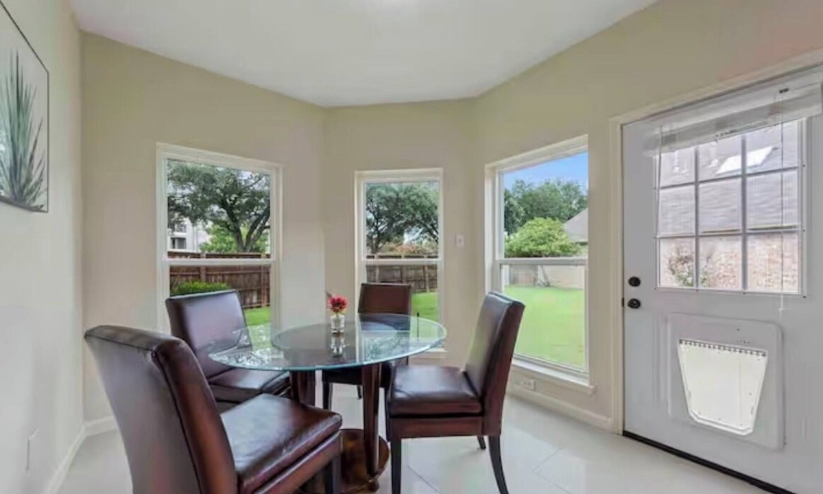 Valley Ranch House | Home away from home with big private fenced backyard