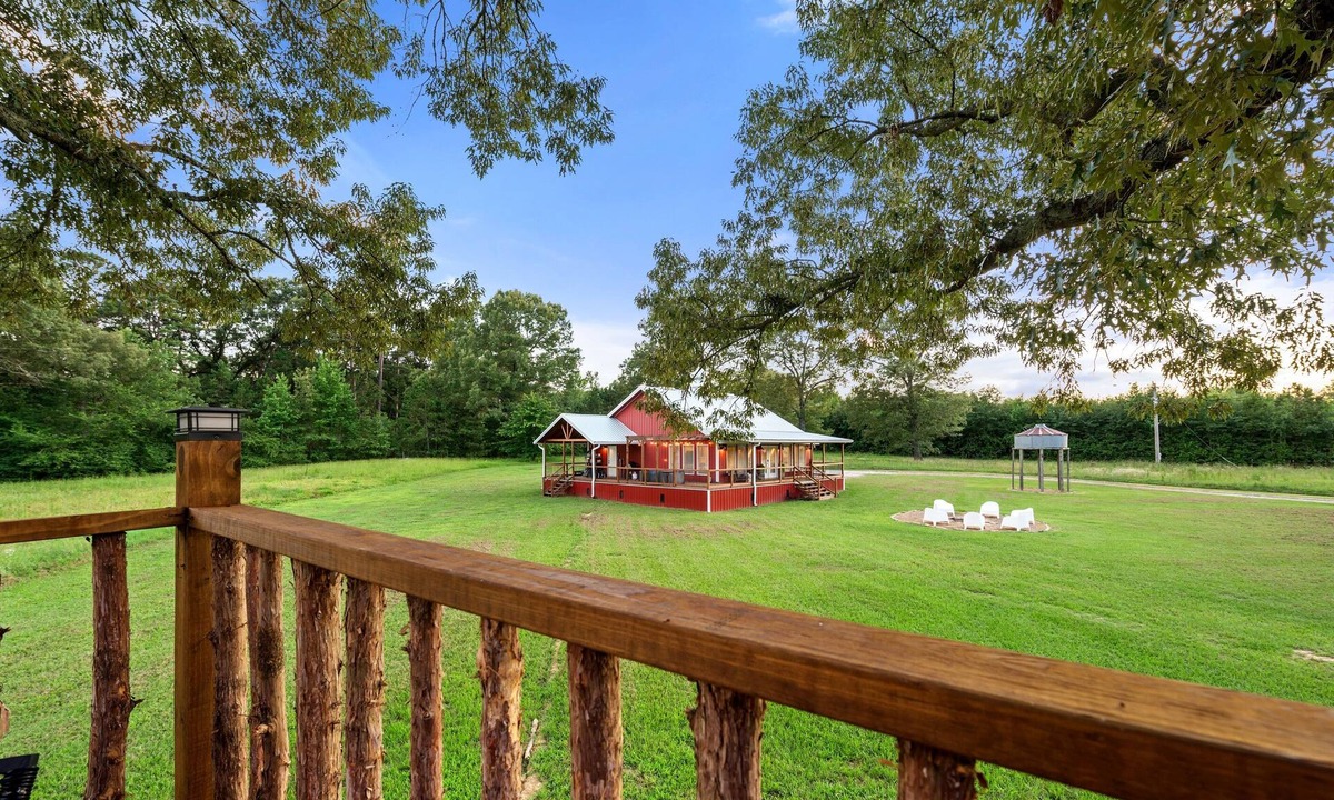 Golden House | Home on 5 Acres with Treehouse