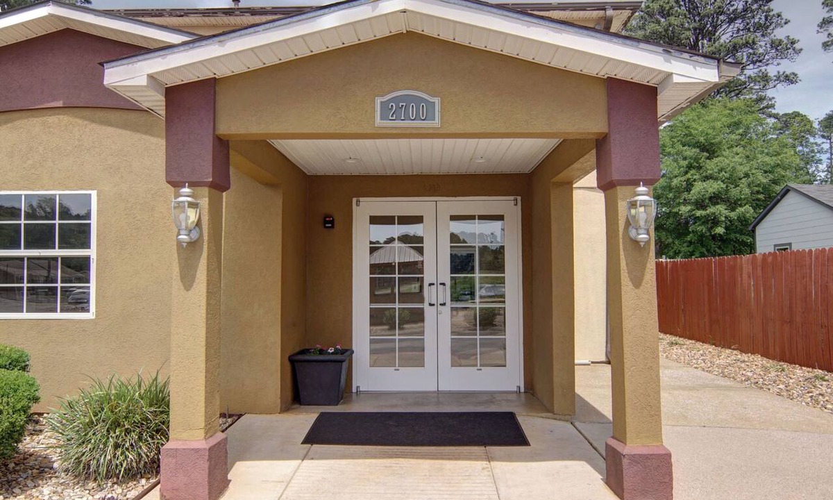 Longview Hotel | HomeTown Inn & Suites