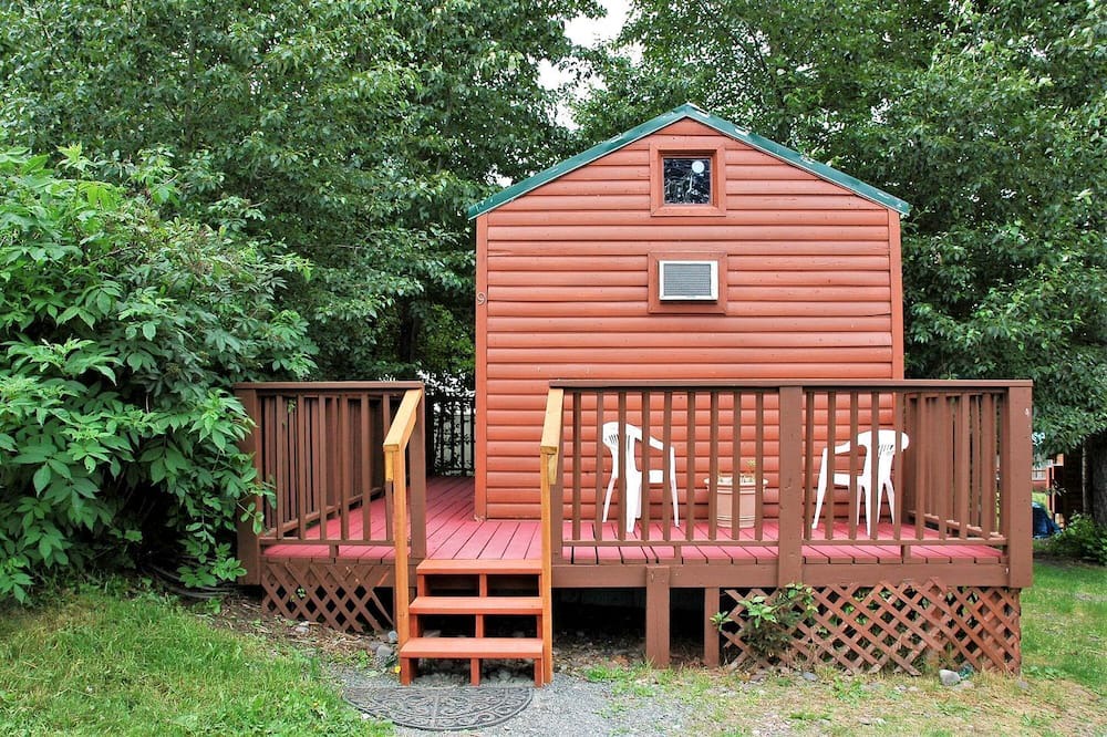 Cooper Landing Cabin | Homey Cedar Cabin Rental with a Deck on the Kenai Peninsula, Alaska