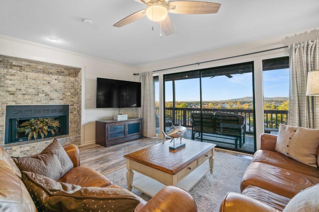 Lake Hamilton House | Hot Springs Vacation Rental w/Game Room!