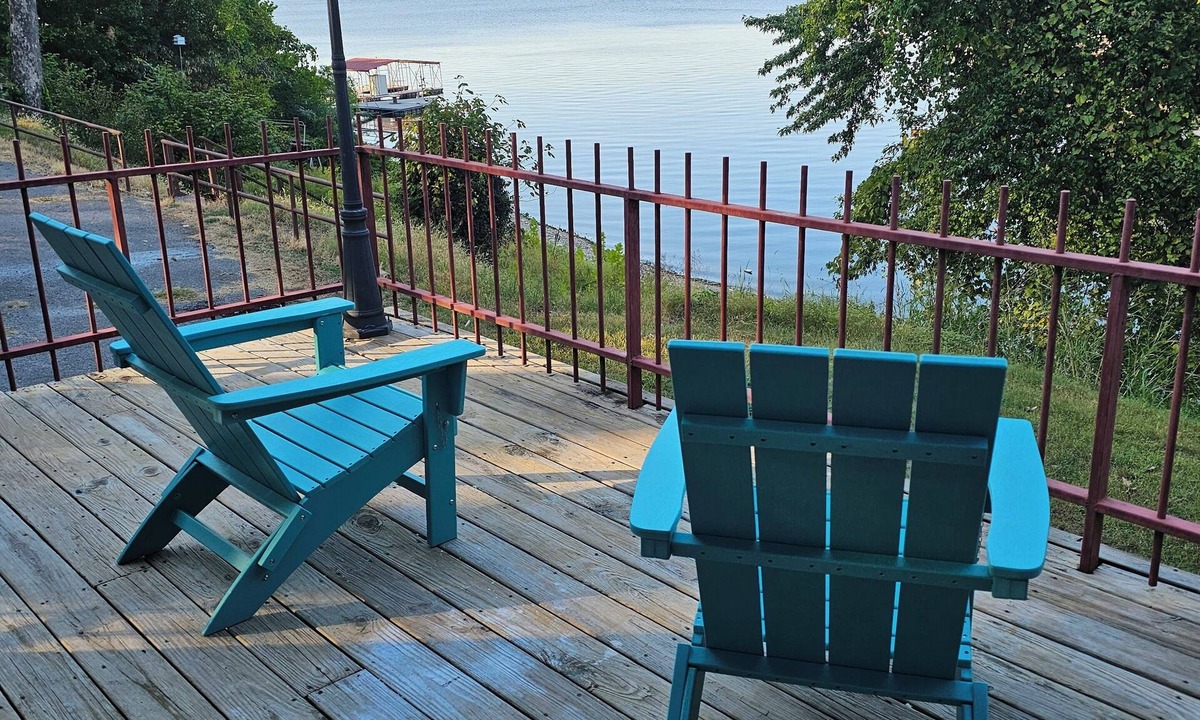 Tia Juana Cabin | Hot tub, boat dock and lakeside with this snug cabin. TINY BEDROOMS