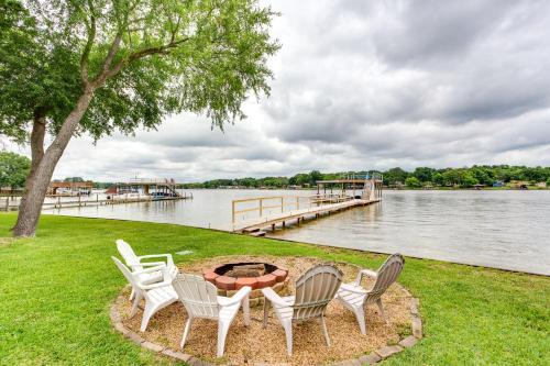 Enchanted Oaks House | Hot Tub & Dock: Lakefront Mabank Home