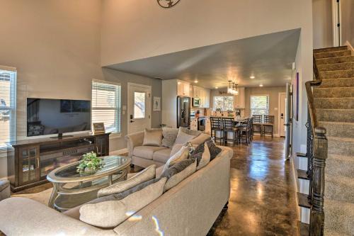 Granbury House | Hot Tub & Fire Pit! Cozy Granbury Escape Near Lake