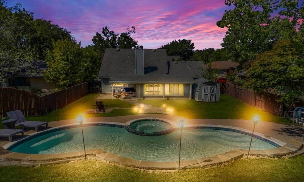 Euless House | Hot Tub Pool LUX Backyard Mountain Theme Large Living Room