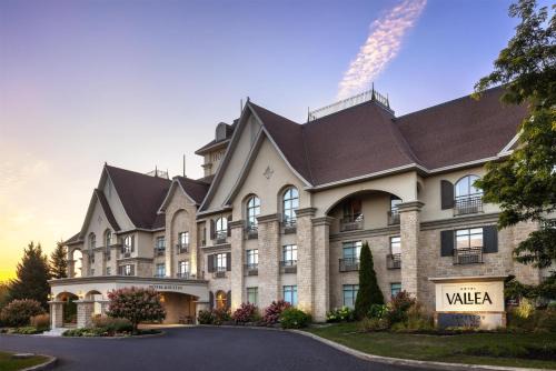 Bromont Hotel | Hotel Vallea Bromont, Tapestry Collection by Hilton